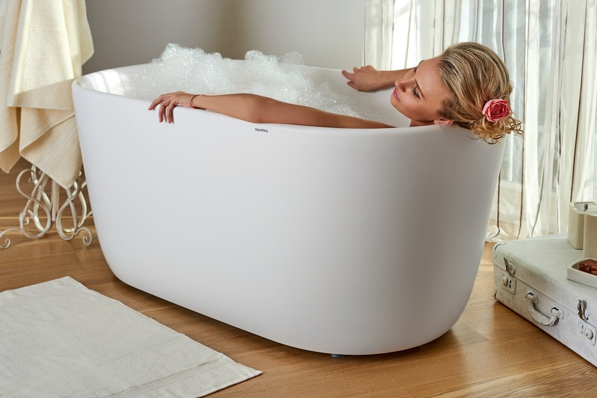 small fresstanding bathtub